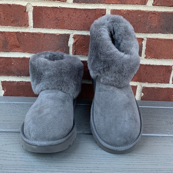New UGG Classic Mini Fluff Bootie - Picture 10 of 13